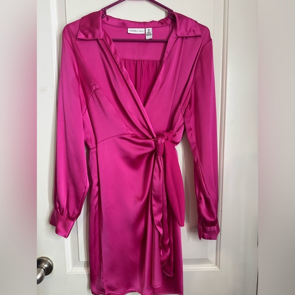 Sincerly Jules Dresses & Skirts - Sincerely Jules Fuchsia Satin dress